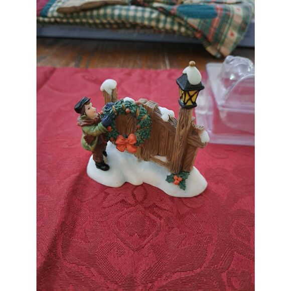 Vintage Santa’s Workbench Peace Boy Hanging Christmas Wreath Holiday Village - Picture 1 of 5